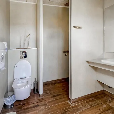 2 Bedroom Stunning In *