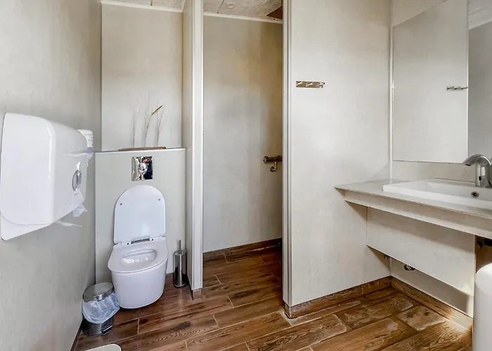 2 Bedroom Stunning In *
